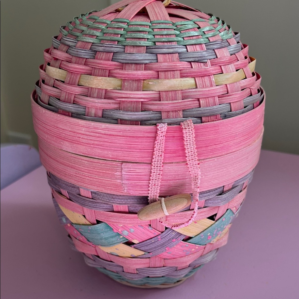 Antique/vintage Woven Basket with Lid